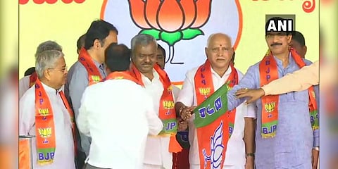 கர்நாடகா: தகுதி நீக்கம் செய்யப்பட்ட 15 எம்.எல்.ஏக்கள் பாஜகவில் இணைந்தனர்