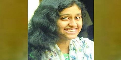 ஐஐடி மாணவி தற்கொலை : மாணவர்கள் போராட்டம், கமிஷனர் நேரில் விசாரணை