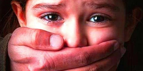 சிறுமிக்கு பாலியல் வன்கொடுமை - போதை இளைஞர்கள் செய்த கொடூரச் செயல்