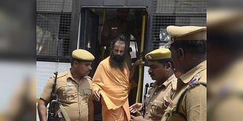 ‘உறவினர்களை சந்திக்க முருகனை அனுமதிக்க வேண்டும்’ - சிறைத்துறைக்கு நீதிமன்றம் உத்தரவு