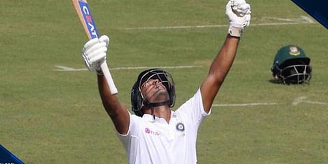 சிக்ஸர் அடித்து இரட்டை சதம் - மயங்க் அகர்வால் அசத்தல்