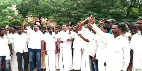 ‘எங்களை விழுப்புரத்தில் சேருங்கள்’ - பெரியசெவலை கிராம மக்கள் ஆட்சியரிடம் மனு