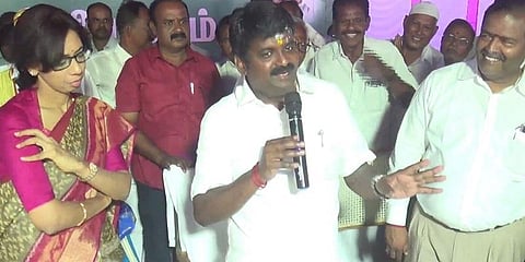 “எனக்கு சால்வை வேண்டாம்; பொதுமக்களுக்கு மனு எழுதி கொடுங்கள்” - அமைச்சர் விஜயபாஸ்கர்