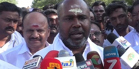 “எழுதிய பாட்டில் குறை கண்டுபிடித்து பெயர் வாங்க நினைக்கிறார் ஸ்டாலின்” - ஆர்.பி.உதயகுமார்