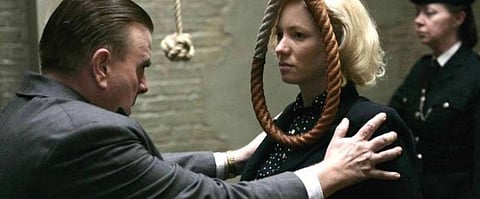 தூக்கிலிடுவதை தொழிலாகச் செய்த ஒருவனின் மனநிலையை பேசும் - தி லாஸ்ட் ஹாங் மேன்...!