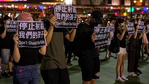 'காவல்துறையினரை எளிதில் நுழைய விடமாட்டோம்' ஹாங்காங்கில் மாணவர்கள் போராட்டம்