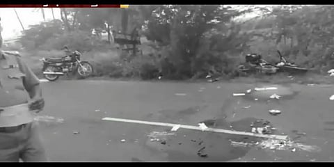 இருசக்கர வாகனம் மீது தனியார் பேருந்து மோதிய விபத்து - தாயும் சேயும் உயிரிழப்பு