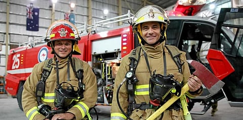 தீயணைக்கப் போன இடத்தில் ஃபிரிட்ஜை திறந்து பாலை குடித்த வீரர்கள்…