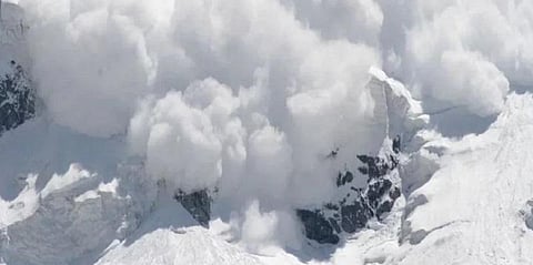 சியாச்சினில் திடீர் பனிச்சரிவு - ராணுவ வீரர்கள் சிக்கியிருக்க வாய்ப்பு