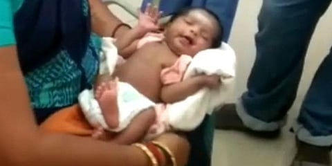 ஆசிரம் அருகே அனாதையாக கிடந்த பச்சிளம் பெண் குழந்தை - மருத்துவமனையில் சிகிச்சை!