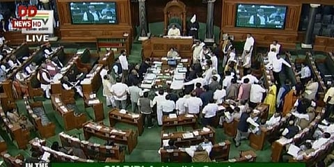 மக்களவையில் இருந்து திமுக எம்.பி.க்கள் வெளிநடப்பு