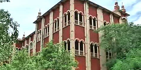 நீதிமன்ற தீர்ப்பை அவமதித்த ஆவின் நிர்வாக இயக்குநருக்கு பிடிவாரண்ட்