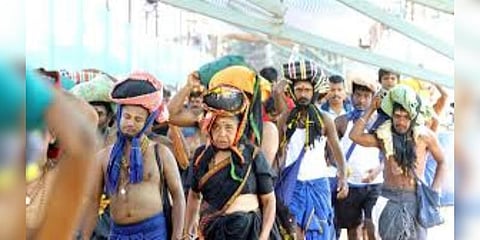 சபரிமலை சீசன்.. குமுளியில் வழிநெடுகிலும் தெருவிளக்குகள் பொருத்தம்..!