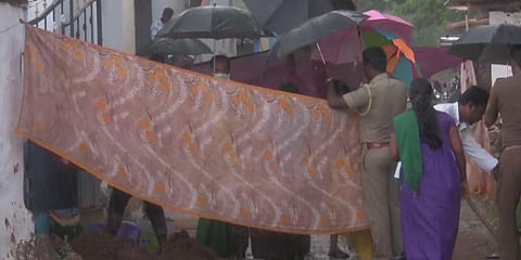 மர்மமாக வீட்டில் புதைக்கப்பட்ட பெண் குழந்தை - உடலை தோண்டி விசாரணை