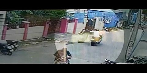 குரோம்பேட்டை பெண்ணிடம் செயின் பறிக்க முயன்ற இளைஞர் - சிசிடிவி காட்சி