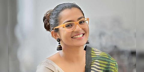 சமூக வலைத்தளங்களில் அவதூறு: இளைஞர் மீது நடிகை பார்வதி புகார்