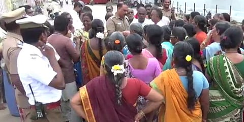 “15 நாட்களுக்கும் மேலாக குடிநீர் இல்லை” - காலிக்குடங்களுடன் பெண்கள் சாலைமறியல்
