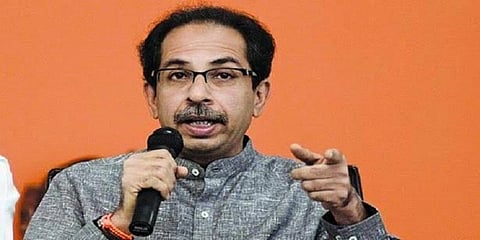 மகாராஷ்டிராவில் பதவியேற்க பட்னாவிஸுக்கு அழைப்பு விடுத்தது ஏன்? - உச்சநீதிமன்றத்தில் சிவசேனா மனு