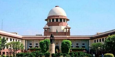 மகாராஷ்டிராவில் பாஜக ஆட்சி - பட்னாவிஸ், மத்திய அரசுக்கு உச்சநீதிமன்றம் நோட்டீஸ்