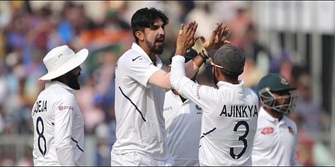 பகலிரவு டெஸ்ட்: இந்திய அணி இன்னிங்ஸ் வெற்றி!