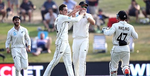 வாக்னர் வேகத்தில் சரிந்தது இங்கிலாந்து : நியூசி. இன்னிங்ஸ் வெற்றி!