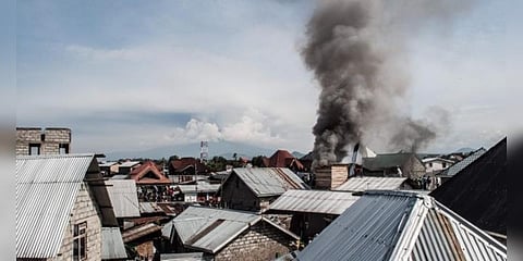 குடியிருப்புக்குள் விழுந்து நொறுங்கியது விமானம்: 29 பேர் உயிரிழப்பு!