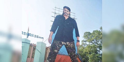 ஐதராபாத் தியேட்டரில் மகேஷ் பாபுவுக்கு 81 அடி உயர கட் அவுட்!