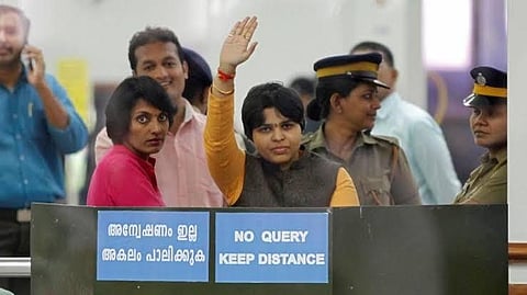 சபரிமலை கோயிலுக்கு செல்ல கொச்சி வந்தார் திருப்தி தேசாய் !