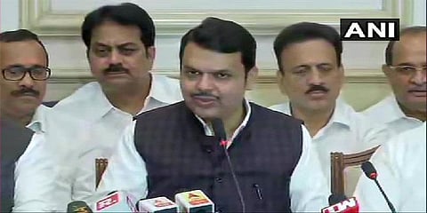 முதல்வர் பதவியை ராஜினாமா செய்தார் தேவேந்திர பட்னாவிஸ்