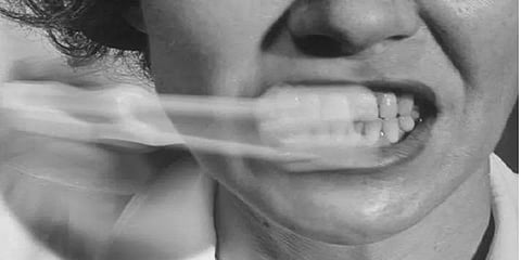 பேஸ்ட் என நினைத்து எலி மருந்தில் பல் தேய்த்த பெண் பரிதாப பலி