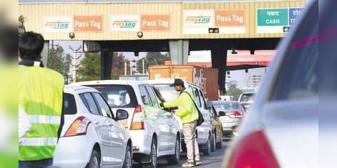 டிசம்பர் 1 முதல் சுங்கச் சாவடிகளில் கட்டாயமாகிறது ‘ஃபாஸ்டேக்’ முறை