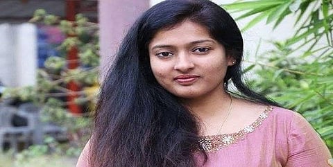 பாதுகாப்பு வேண்டும்: காவல் ஆணையரிடம் காயத்ரி ரகுராம் மனு?