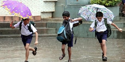 கனமழை காரணமாக பள்ளி கல்லூரிகளுக்கு இன்று விடுமுறை: எந்தெந்த மாவட்டங்கள்?