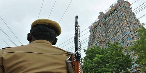 வெடிகுண்டு மிரட்டல்: தீவிர பாதுகாப்பில் மதுரை மீனாட்சி அம்மன் கோயில்