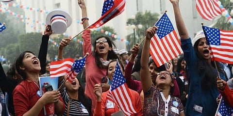 வெளிநாடு சென்று வசிக்கும் மக்கள் : உலகிலேயே இந்தியர்கள் முதலிடம்