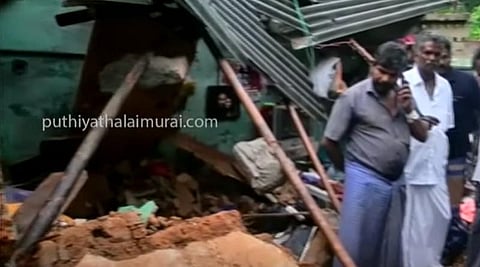 மழையால் இடிந்து விழுந்த மண்வீடு: ஒரே குடும்பத்தை சேர்ந்த 3 பேர் உயிரிழப்பு