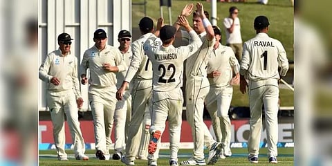 இங்கிலாந்துக்கு எதிரான டெஸ்ட்: 375 ரன்கள் எடுத்தது நியூசிலாந்து