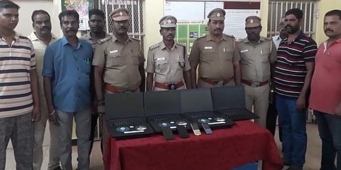 இணையதளத்தை பார்த்து செல்போன் திருடிய சிறுவர்கள் - 7 லேப்டாப், 4 செல்போன் பறிமுதல்