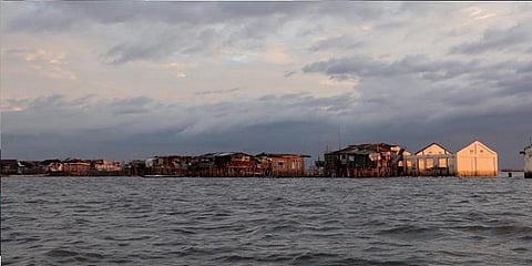 பருவநிலை மாற்றத்தால் ஒவ்வொரு ஆண்டும் 4 செமீ மூழ்கும் கிராமம்!