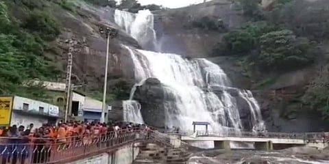 குற்றாலத்தில் குளிக்க அனுமதி : சுற்றுலாப்பயணிகள் மகிழ்ச்சி