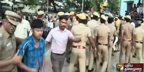 சுவர் இடிந்து 17 பேர் உயிரிழப்பு: உறவினர்கள் போராட்டம், போலீசார் விரட்டியடிப்பு