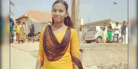 இளம் பெண் தற்கொலை - தாயின் கொடுமையும்...? காதலனுடனான கடைசி பேச்சும்..!