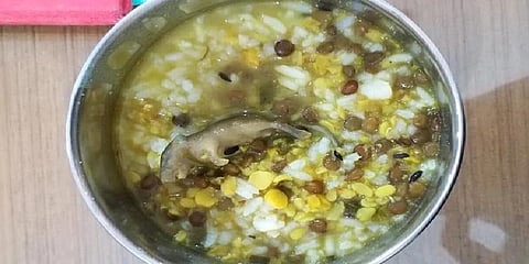 பள்ளிக் குழந்தைகளின் மதிய உணவில் இறந்து கிடந்த எலி