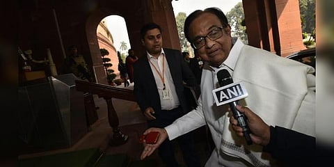 வெங்காய விலைக்கு எதிராக நாடாளுமன்ற வளாகத்தில் போராட்டம்: சிதம்பரம் பங்கேற்பு