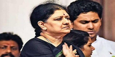 சசிகலாவின் வீட்டை இடிக்க மாநகராட்சி அறிவிப்பாணை