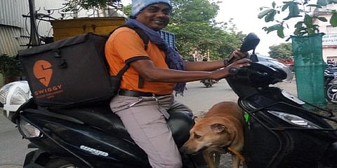 பின்னால் உணவுப்பை; முன்னால் செல்லப்பிராணி : சென்னையை வலம் வரும் பிரேம் - பைரு!