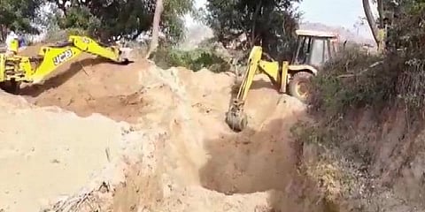 ஆழ்துளைக் கிணற்றில் விழுந்த 5 வயது சிறுவன்: மீட்புப்பணி தீவிரம்