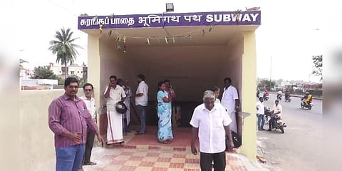 கஞ்சா போதையில் பெண்ணிடம் தவறாக நடக்க முயன்ற இளைஞர்கள்: தர்ம அடி கொடுத்த பொதுமக்கள்