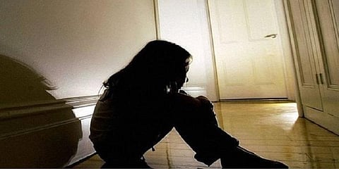 பள்ளி மாணவிக்கு பாலியல் தொல்லை : ஓய்வு பெற்ற அரசு ஊழியர் கைது