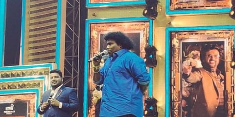 என் கல்யாணம் தான் பிரச்னையா? - தர்பார் அரங்கை கலகலப்பாக்கிய யோகிபாபு